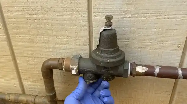 How Does a Water Pressure Reduction Valve Differ From a Pressure Limiting Valve
