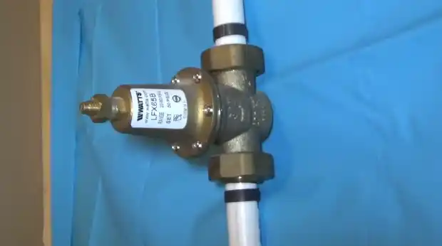 Different methods of lubricating a water valve