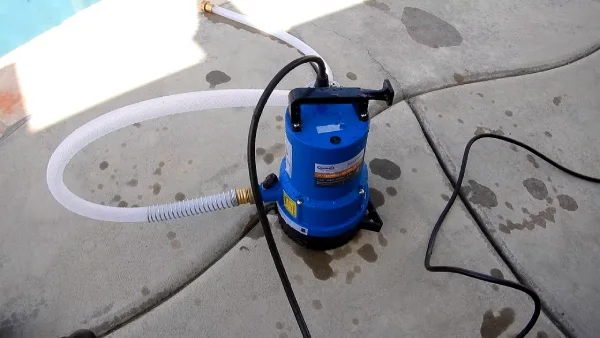 What Size Submersible Pump Do I Need for a Hot Tub to Drain water