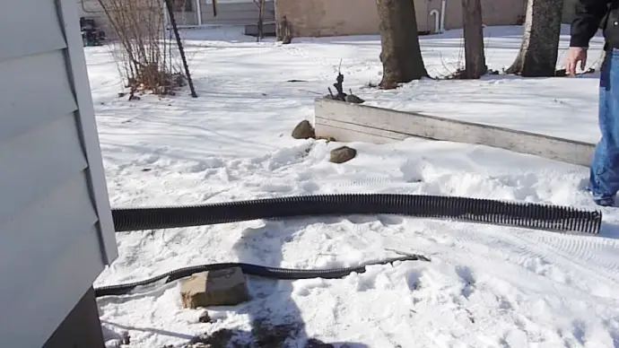How to Keep a Sump Pump Hose From Freezing