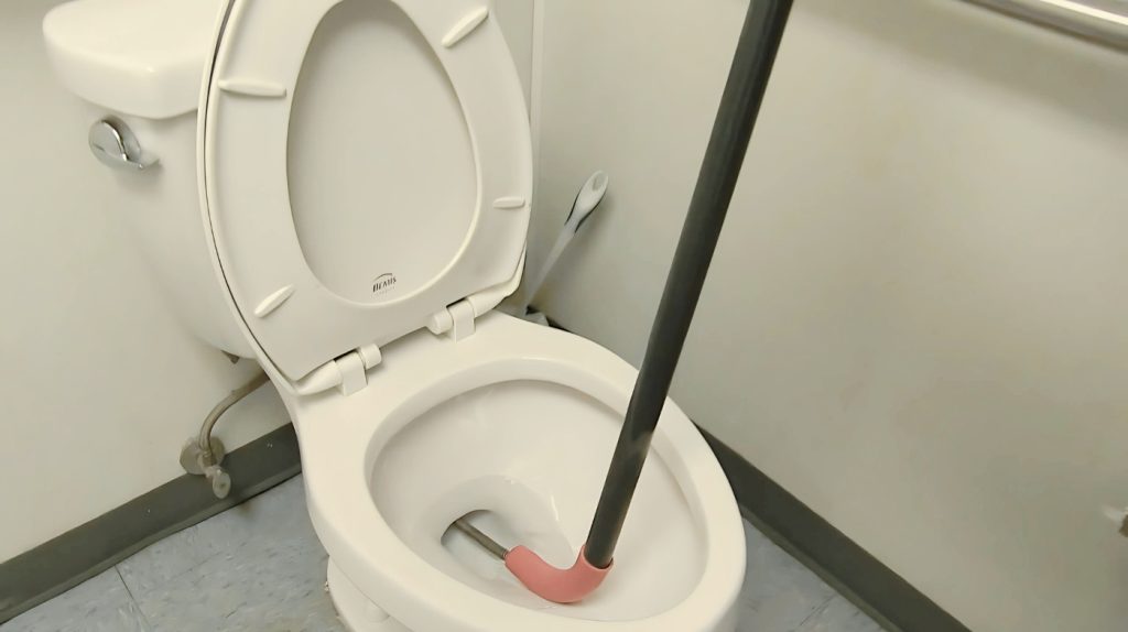 how do you use a toilet auger