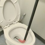 how do you use a toilet auger