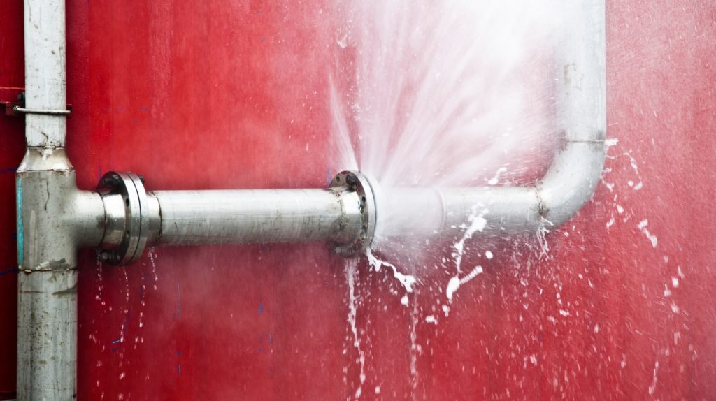 what causes a pipe to burst in summer